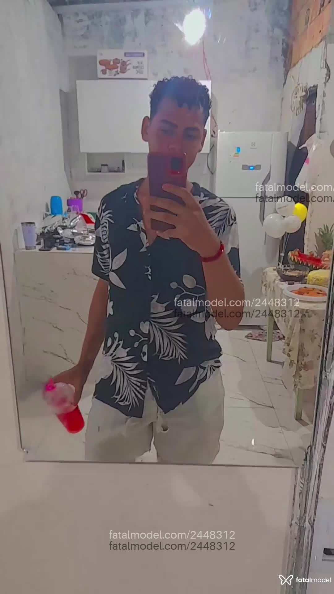 Acompanhante homem morena (o) de olhos castanhos em Manaus - Erick