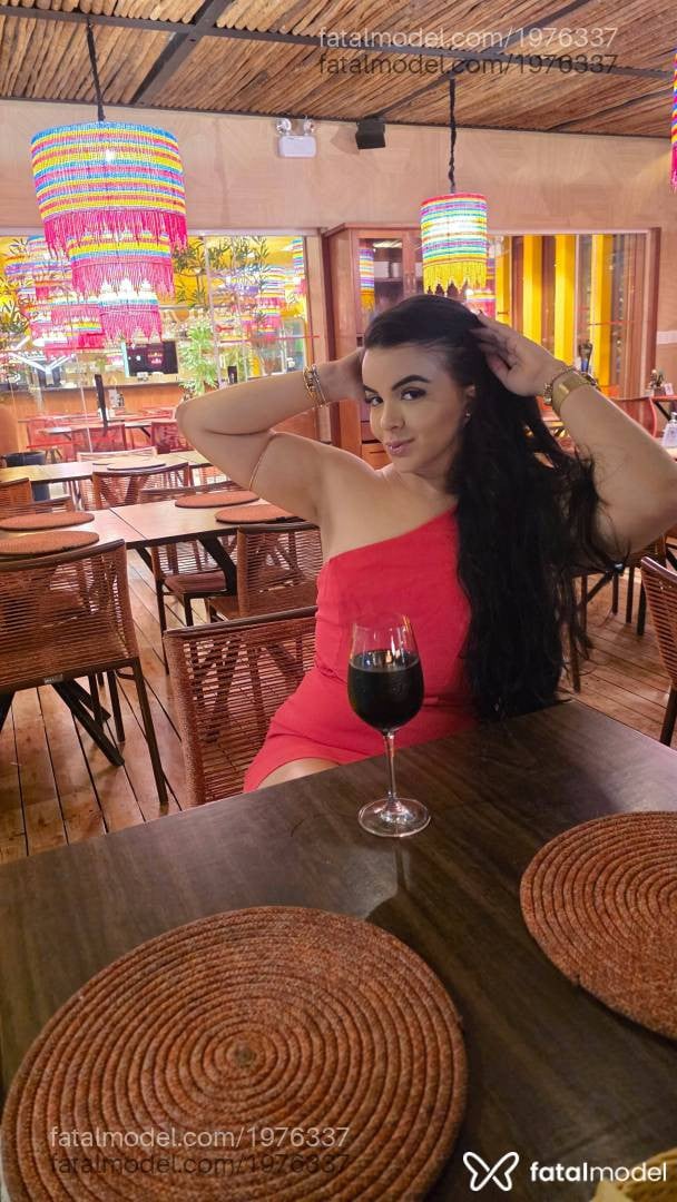 Acompanhante mulher morena (o) de olhos castanhos - Karol
