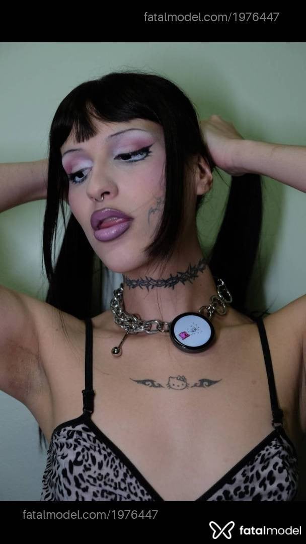 Acompanhante mulher trans morena (o) de olhos castanhos - Kali
