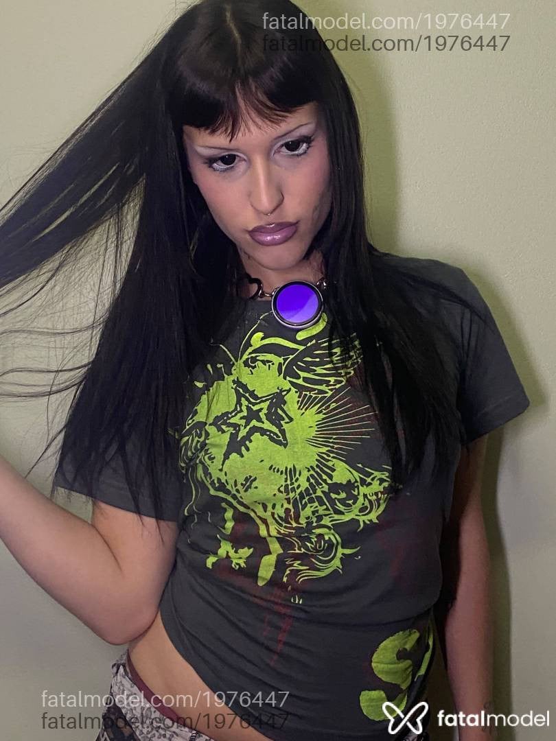 Acompanhante mulher trans morena (o) de olhos castanhos - Kali