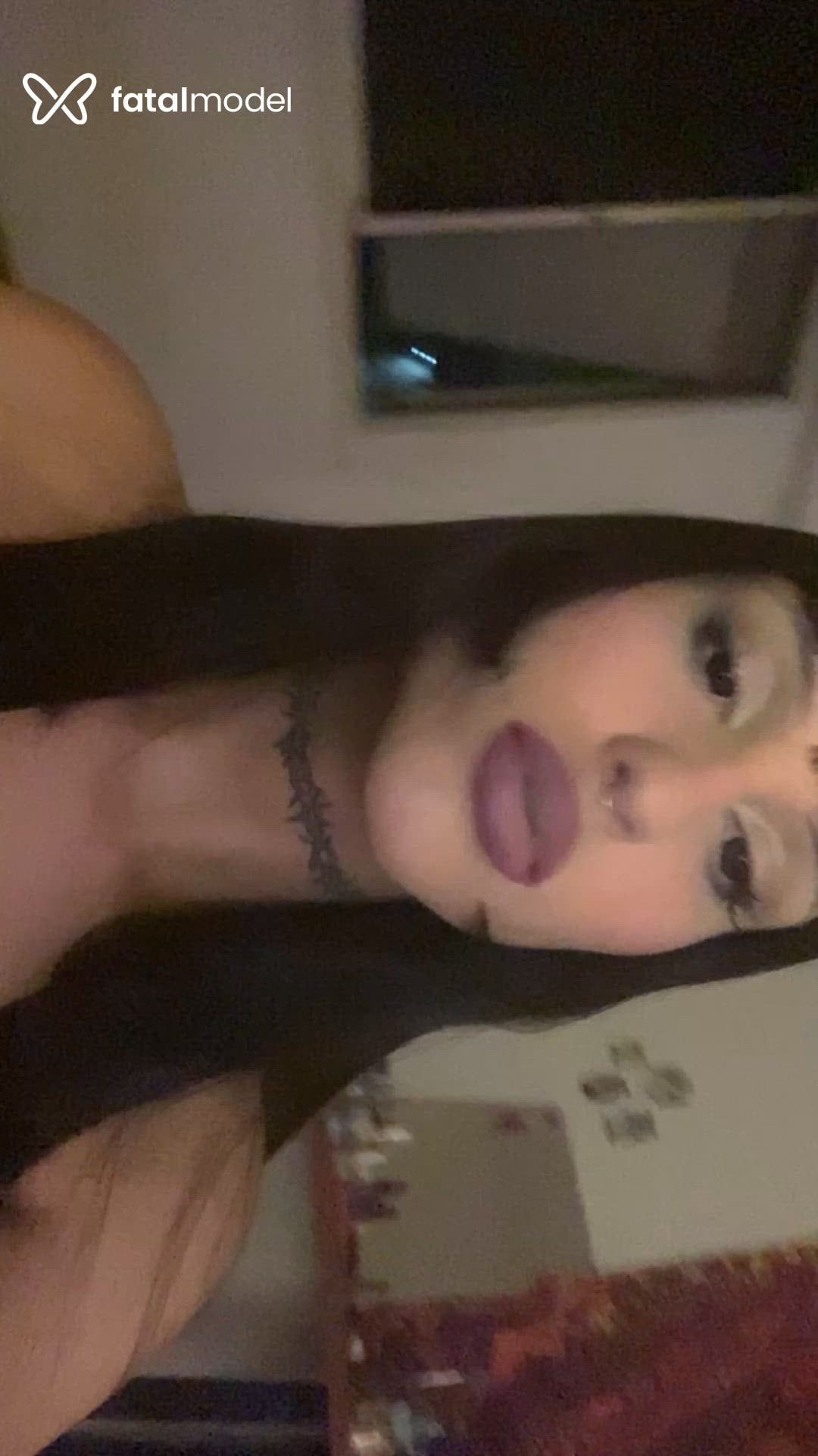 Acompanhante mulher trans morena (o) de olhos castanhos - Kali