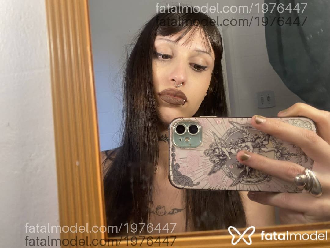 Acompanhante mulher trans morena (o) de olhos castanhos - Kali