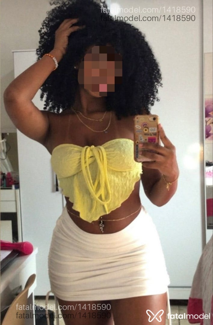 Acompanhante mulher morena (o) de olhos pretos - Morena