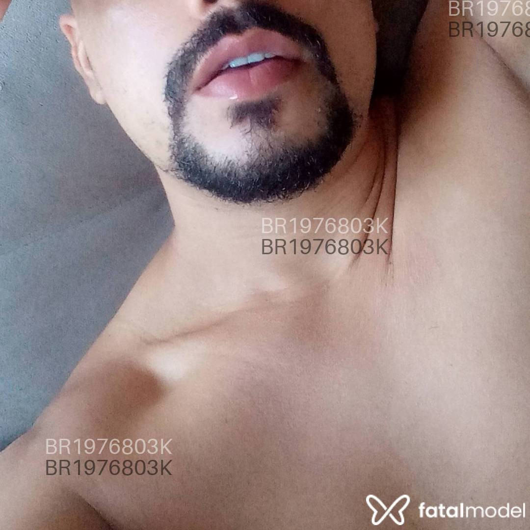 Acompanhante homem com cabelo castanho de olhos castanhos - Luiz Acompanhante homem com cabelo castanho de olhos castanhos - Luiz
