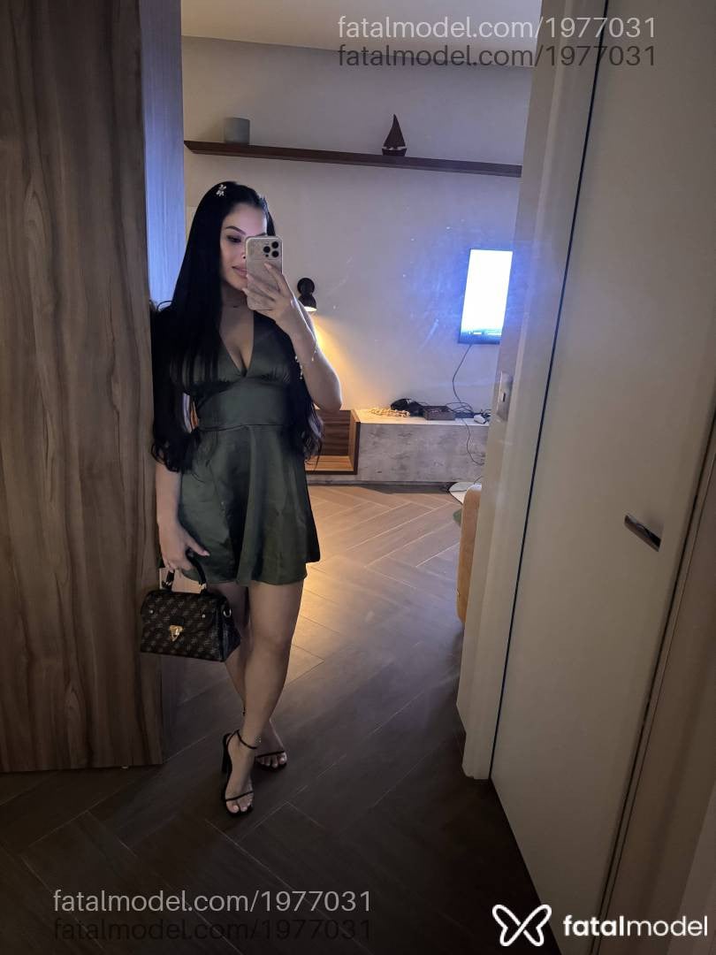 Acompanhante mulher morena (o) de olhos azuis - Jade Milani