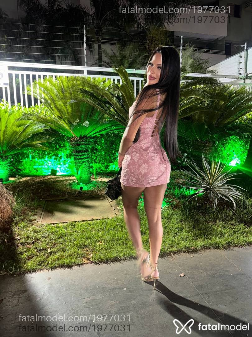 Acompanhante mulher morena (o) de olhos azuis - Jade Milani