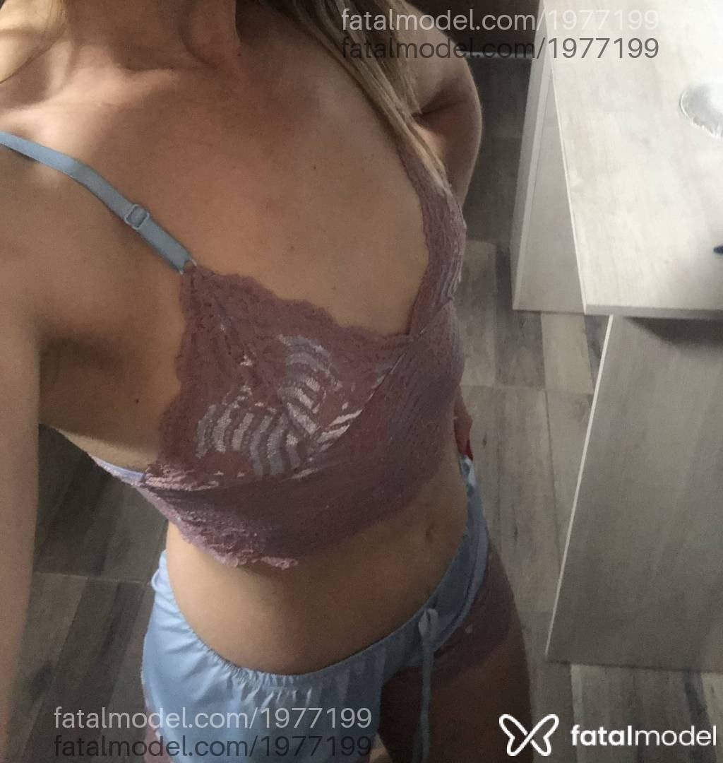 Acompanhante mulher loira (o) de olhos castanhos em Jaraguá do Sul - Hellen