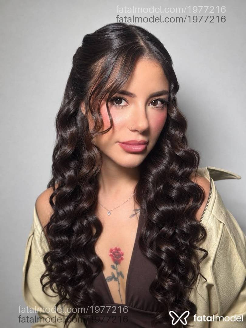 Acompanhante mulher morena (o) de olhos pretos - Jaqueline Rossatto