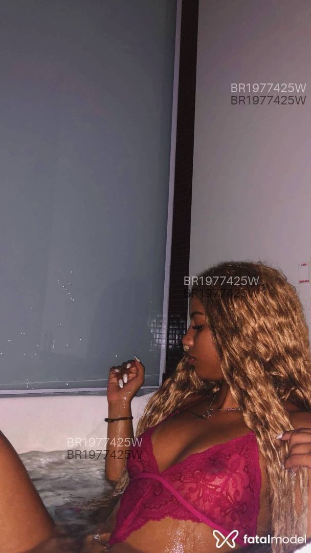 Acompanhante mulher loira (o) de olhos castanhos em São Paulo Acompanhante mulher loira (o) de olhos castanhos em São Paulo - Gabi
