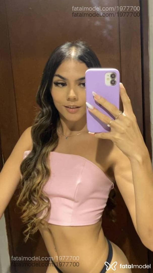 Acompanhante mulher trans morena (o) de olhos pretos - Jade Sampaio