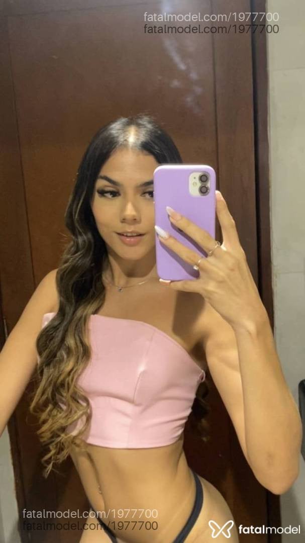 Acompanhante mulher trans morena (o) de olhos pretos - Jade Sampaio