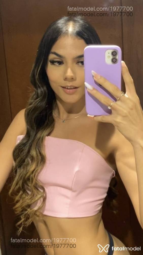 Acompanhante mulher trans morena (o) de olhos pretos - Jade Sampaio
