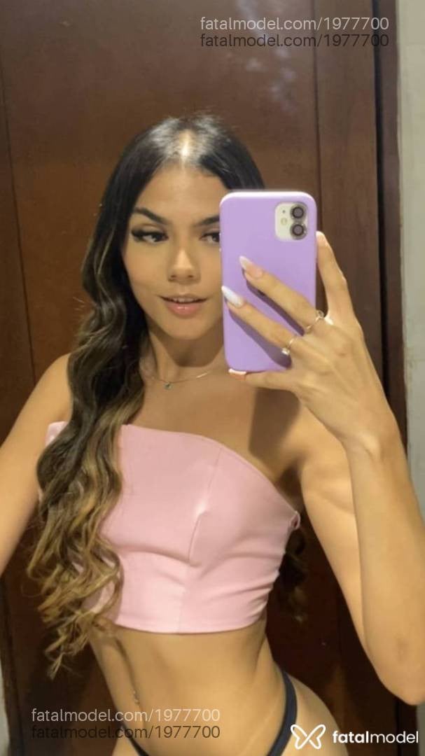 Acompanhante mulher trans morena (o) de olhos pretos - Jade Sampaio