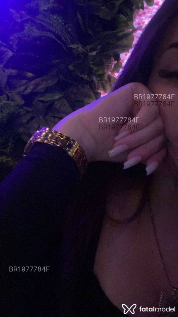 Acompanhante mulher com cabelo castanho de olhos pretos em Fortaleza - Karen Holanda