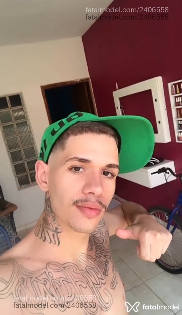 Acompanhante homem loira (o) de olhos castanhos - Henrique