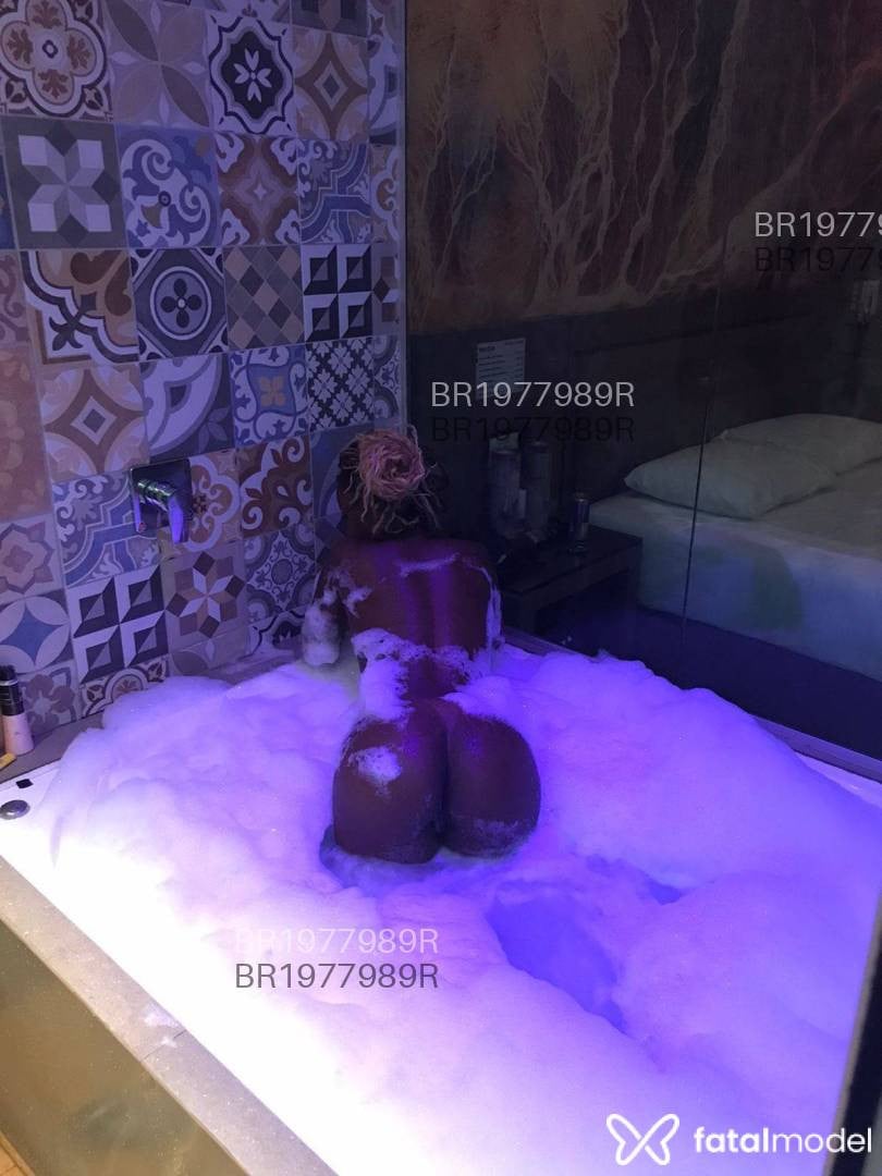 Acompanhante mulher morena (o) de olhos pretos em Belo Horizonte - Agatha Antonelli