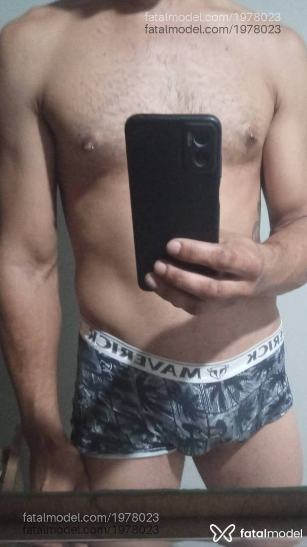 Acompanhante homem com cabelo castanho de olhos castanhos em Virtual - Vitorgomes