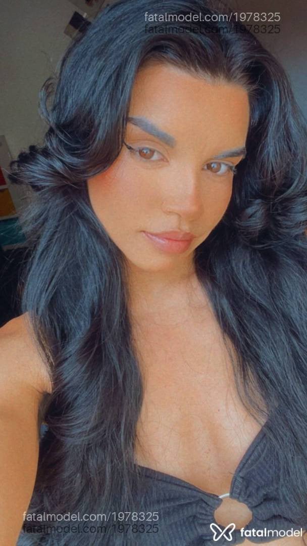 Acompanhante mulher morena (o) de olhos castanhos - Soffie