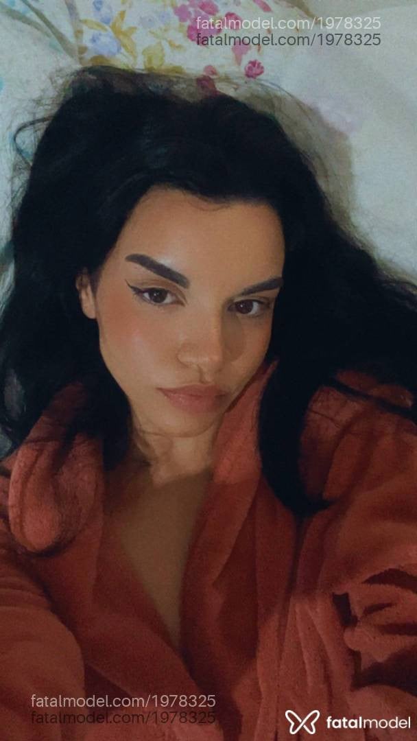 Acompanhante mulher morena (o) de olhos castanhos - Soffie
