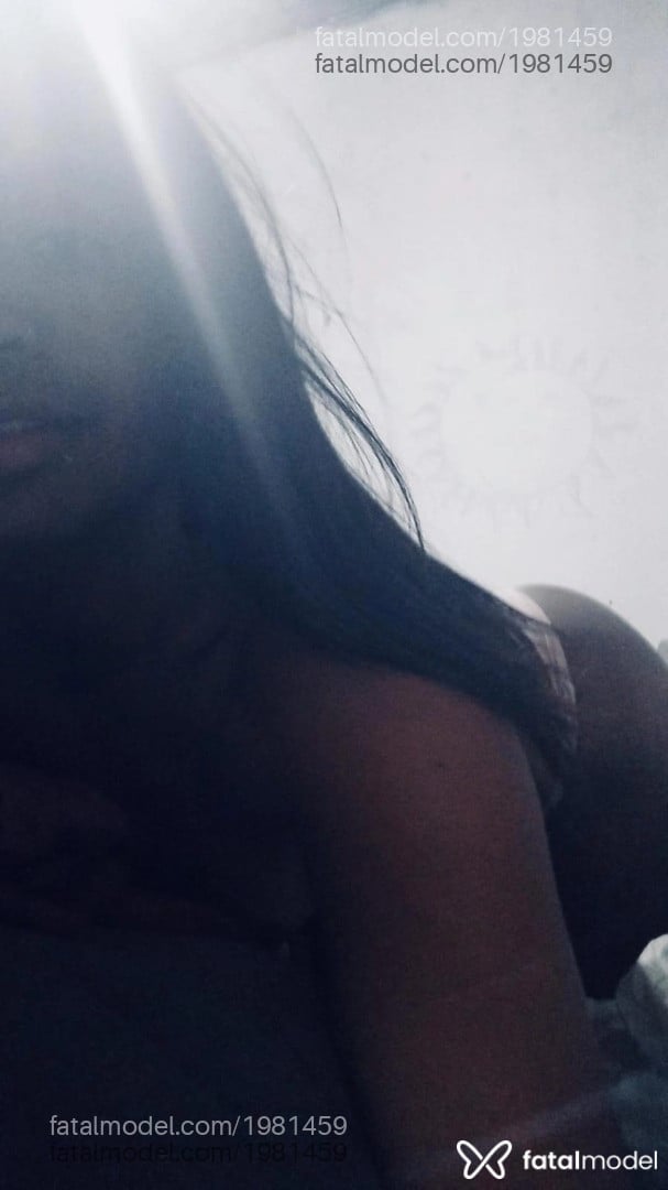 Acompanhante mulher trans com cabelo castanho de olhos pretos em Marataízes - Indizinha