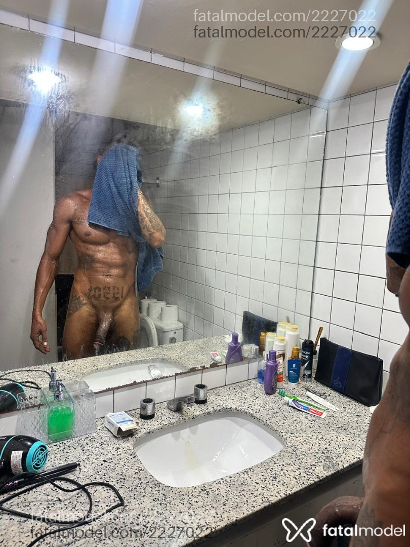 Acompanhante homem morena (o) de olhos castanhos - Leo Preto Acompanhante homem morena (o) de olhos castanhos - Leo Preto