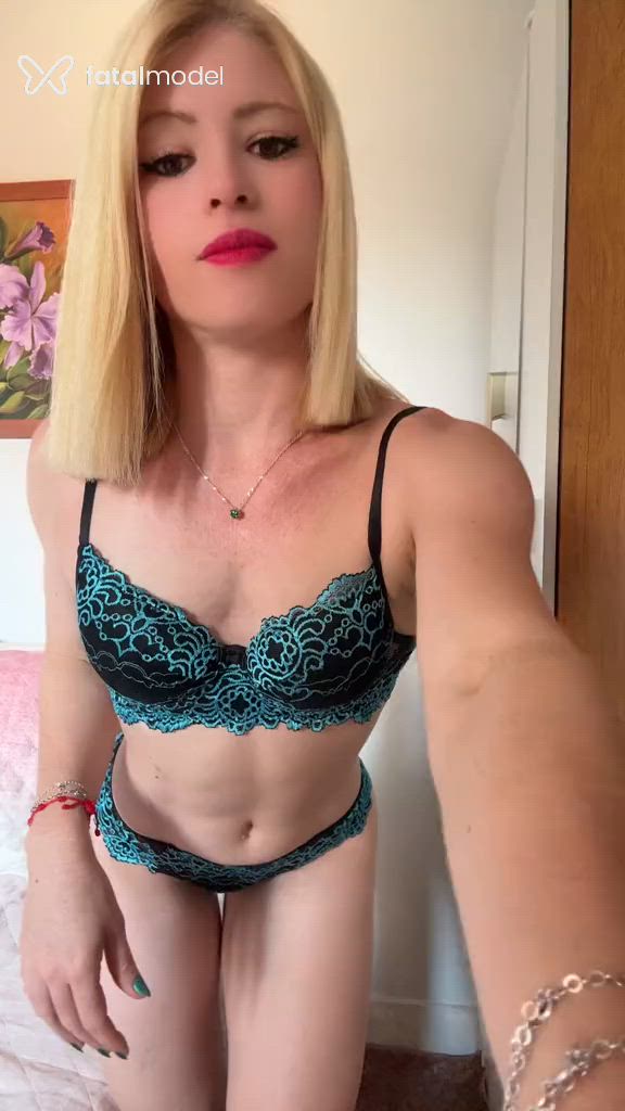 Acompanhante mulher loira (o) de olhos castanhos - Vanessa Diniz