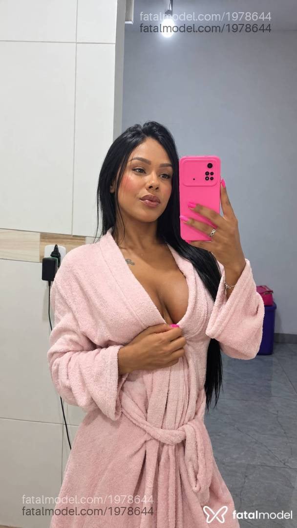 Acompanhante mulher morena (o) de olhos castanhos - Ellen