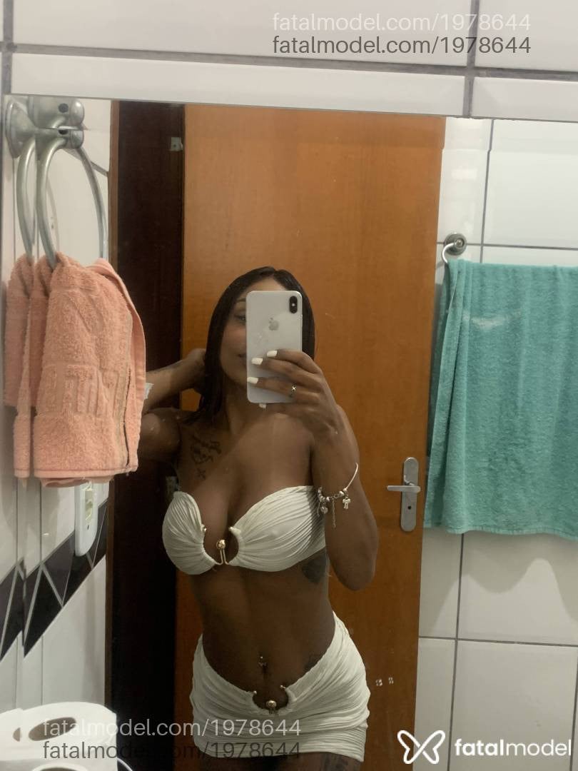 Acompanhante mulher morena (o) de olhos castanhos - Vick Dias