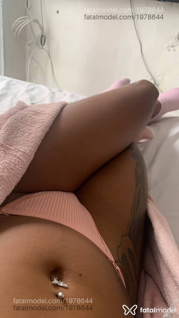 Acompanhante mulher morena (o) de olhos castanhos - Vick Dias