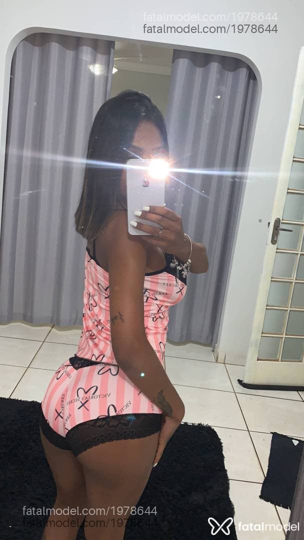 Acompanhante mulher morena (o) de olhos castanhos - Vick Dias