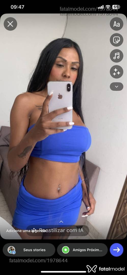Acompanhante mulher morena (o) de olhos castanhos - Vick Dias