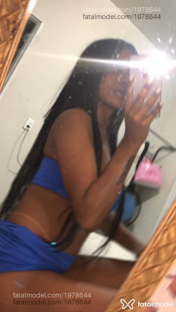 Acompanhante mulher morena (o) de olhos castanhos - Vick Dias