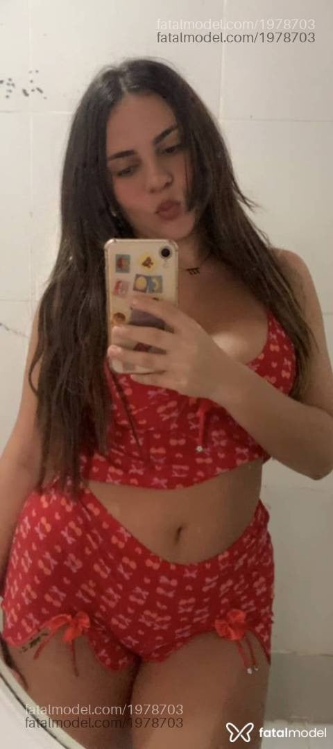 Acompanhante mulher loira (o) de olhos castanhos - Lolobaby
