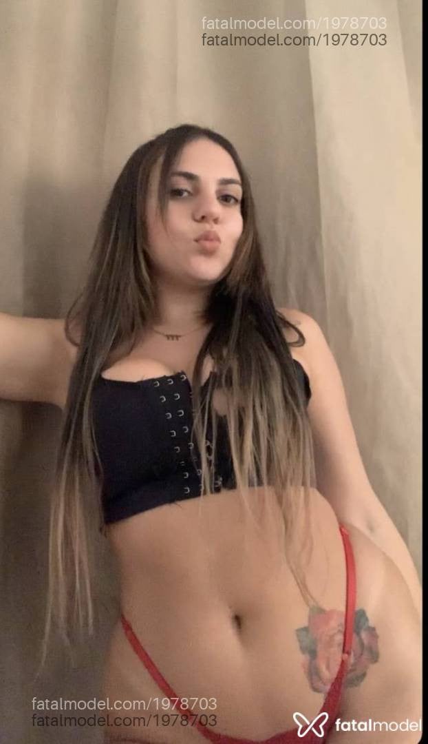 Acompanhante mulher loira (o) de olhos castanhos em Virtual - Lolobaby