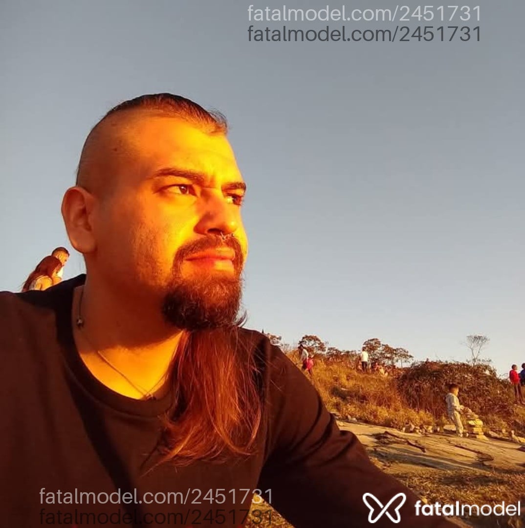 Acompanhante homem com cabelo castanho de olhos castanhos - Aquiles
