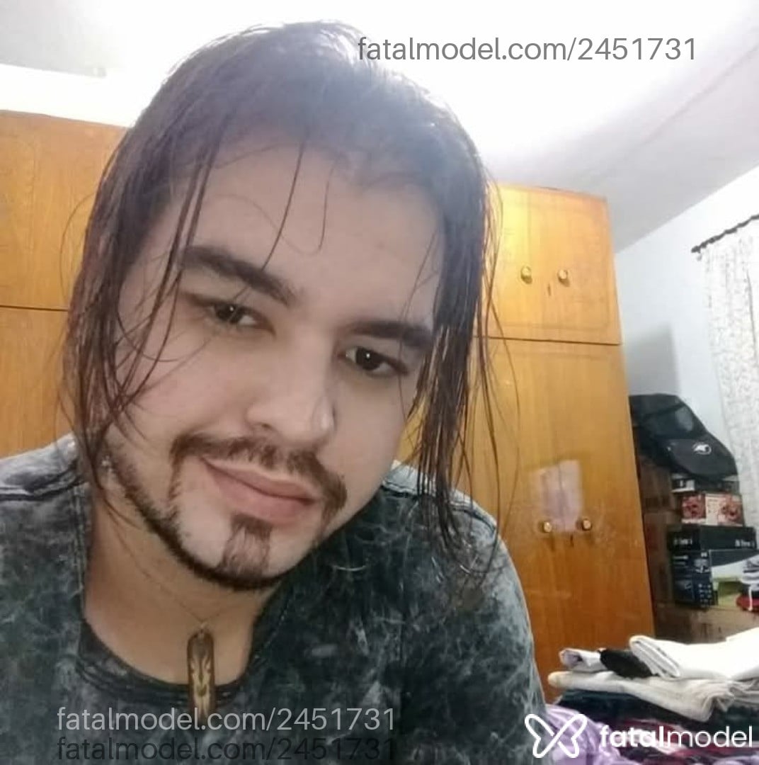 Acompanhante homem com cabelo castanho de olhos castanhos - Aquiles