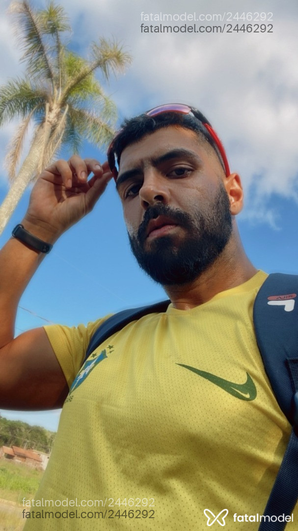 Acompanhante homem morena (o) de olhos castanhos em Barra Velha - Augusto