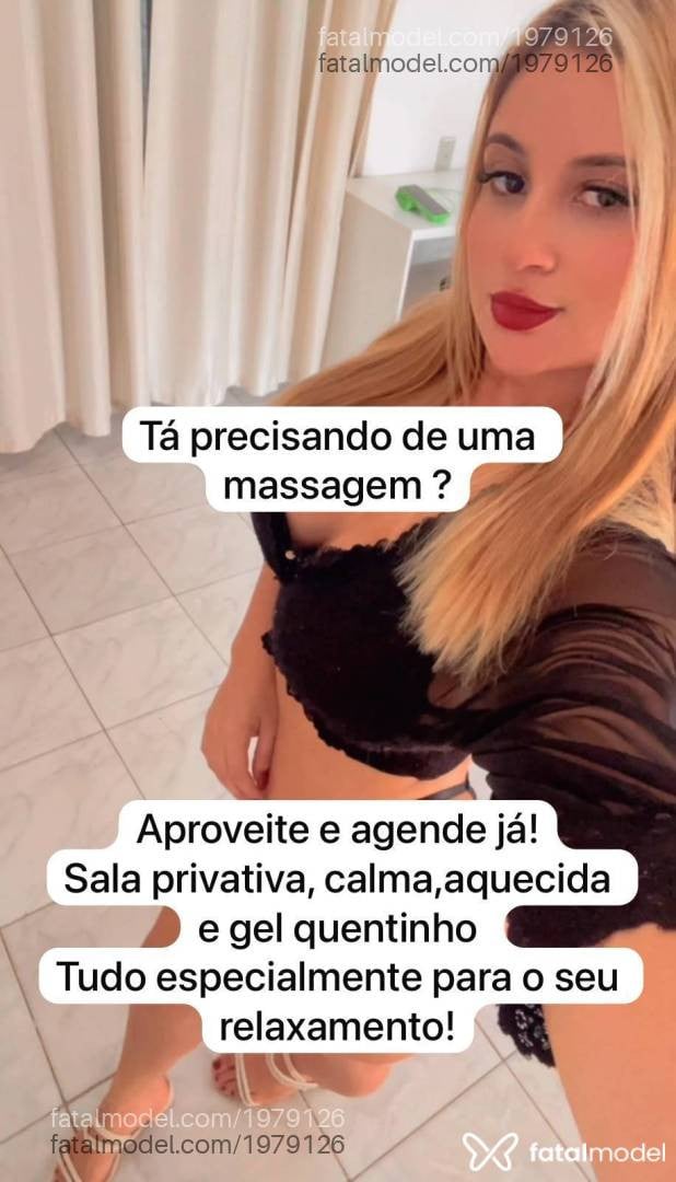 Acompanhante mulher loira (o) de olhos castanhos - Mary