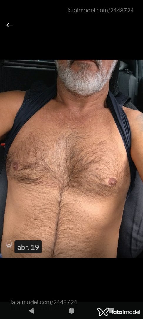 Acompanhante homem com cabelo grisalho de olhos castanhos em Itapema - Junior