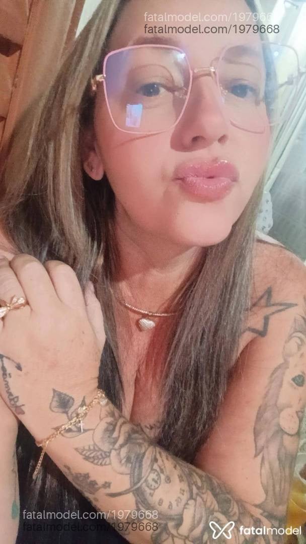 Acompanhante mulher loira (o) de olhos castanhos - Anthonella