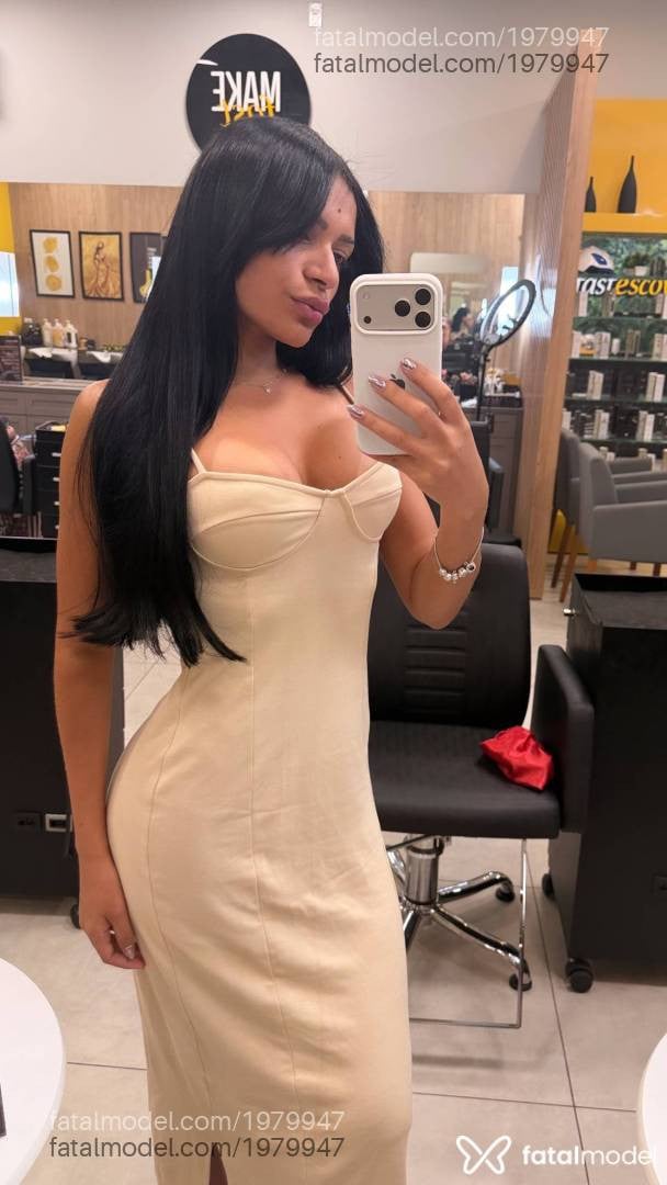 Acompanhante mulher morena (o) de olhos pretos - Daniele