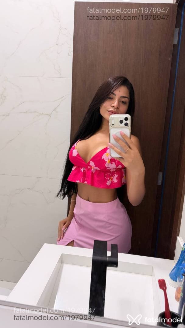 Acompanhante mulher morena (o) de olhos pretos - Daniele