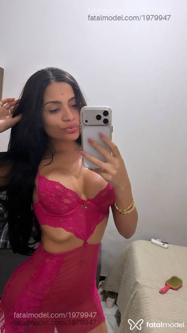 Acompanhante mulher morena (o) de olhos pretos - Daniele