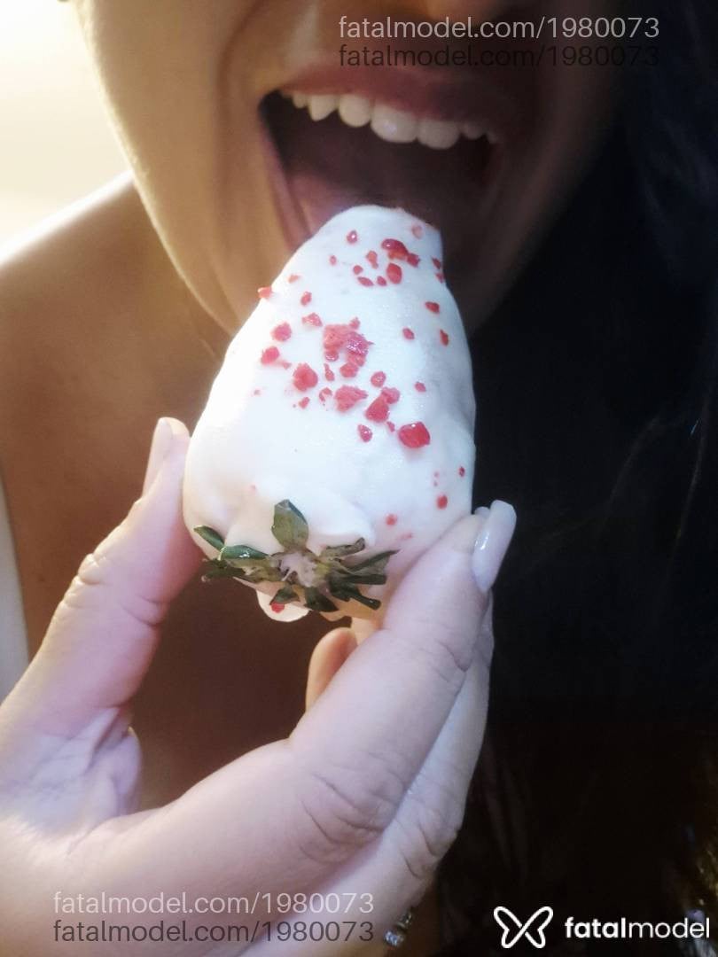 Acompanhante mulher morena (o) de olhos castanhos - Lobinha