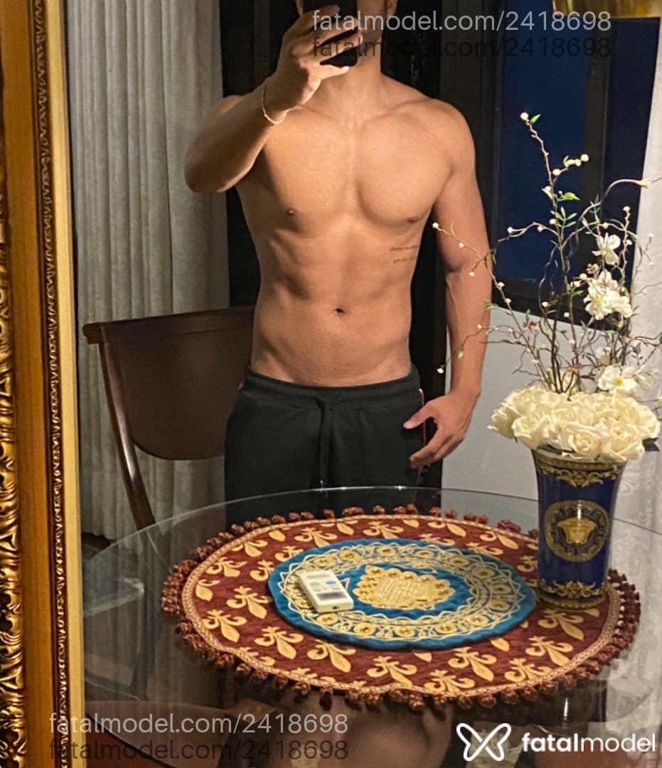 Acompanhante homem morena (o) de olhos pretos - Nicolas