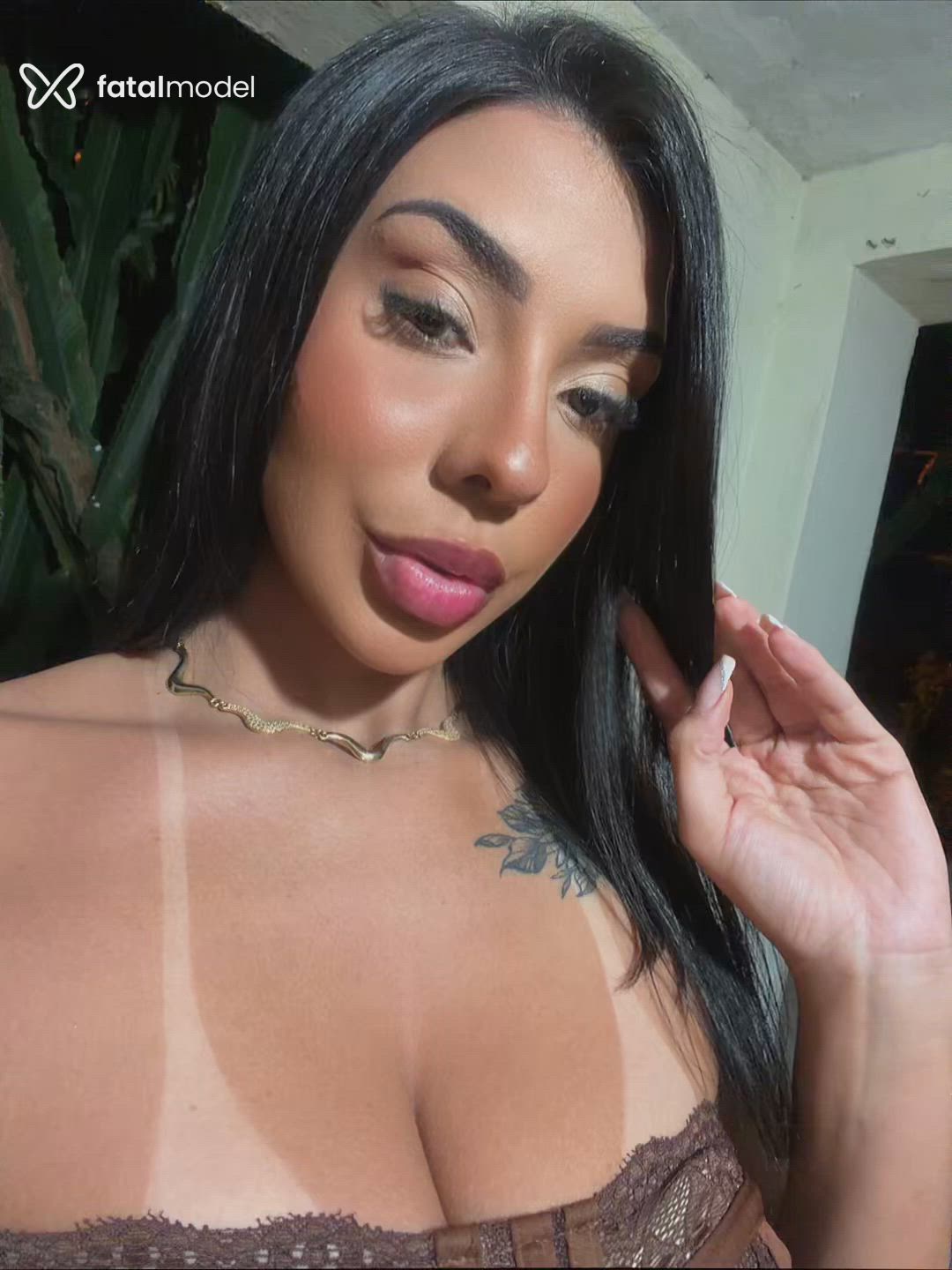 Acompanhante mulher morena (o) de olhos pretos - Ellen Acompanhante mulher morena (o) de olhos pretos - Ellen