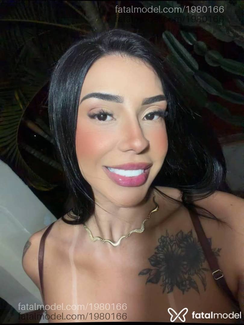 Acompanhante mulher morena (o) de olhos pretos - Ellen Acompanhante mulher morena (o) de olhos pretos - Ellen