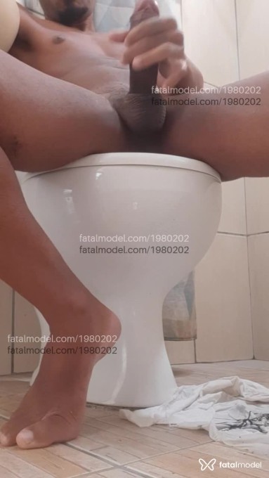 Acompanhante homem morena (o) de olhos castanhos em Rio de Janeiro - Preto