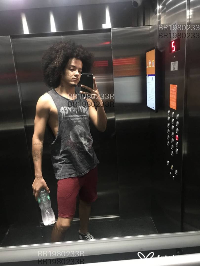 Acompanhante homem com cabelo castanho de olhos castanhos em Virtual - Homero