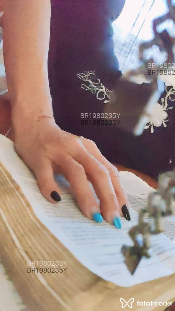 Acompanhante mulher com cabelo grisalho de olhos castanhos em Divinópolis - Jade Irmã